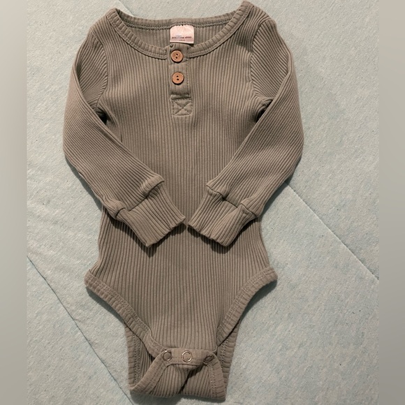 Babies Long Sleeve Ribbed Onesie size 18 months - Picture 1 of 1